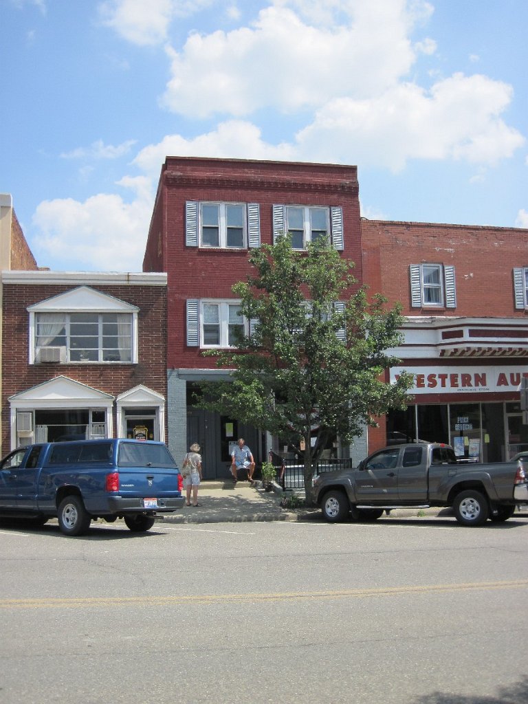 105-Roy & Ocie's Cadiz apt and insurance business.jpg